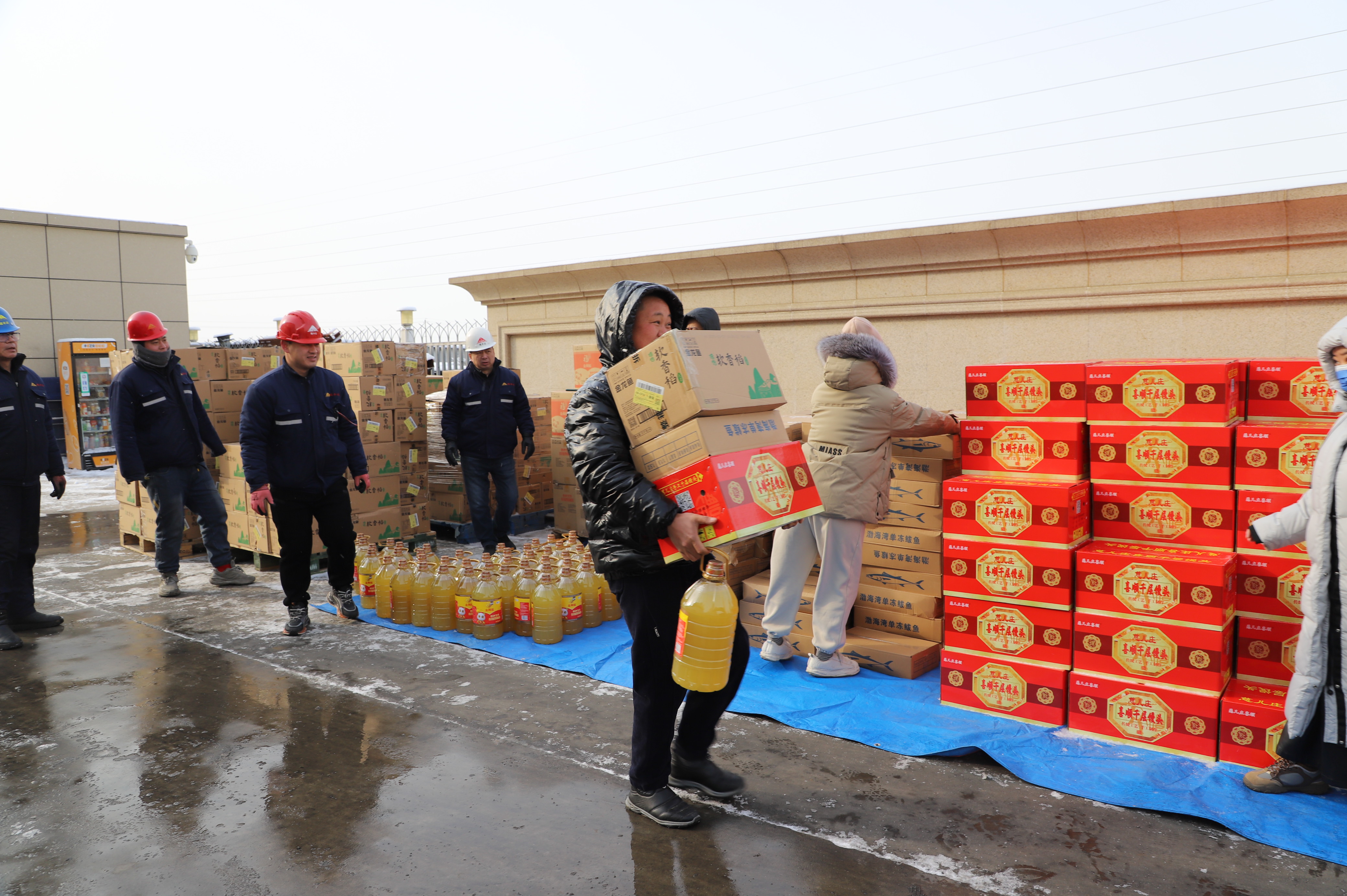 瑞豐達(dá)年貨發(fā)放｜禮載溫情，共赴馬年新程